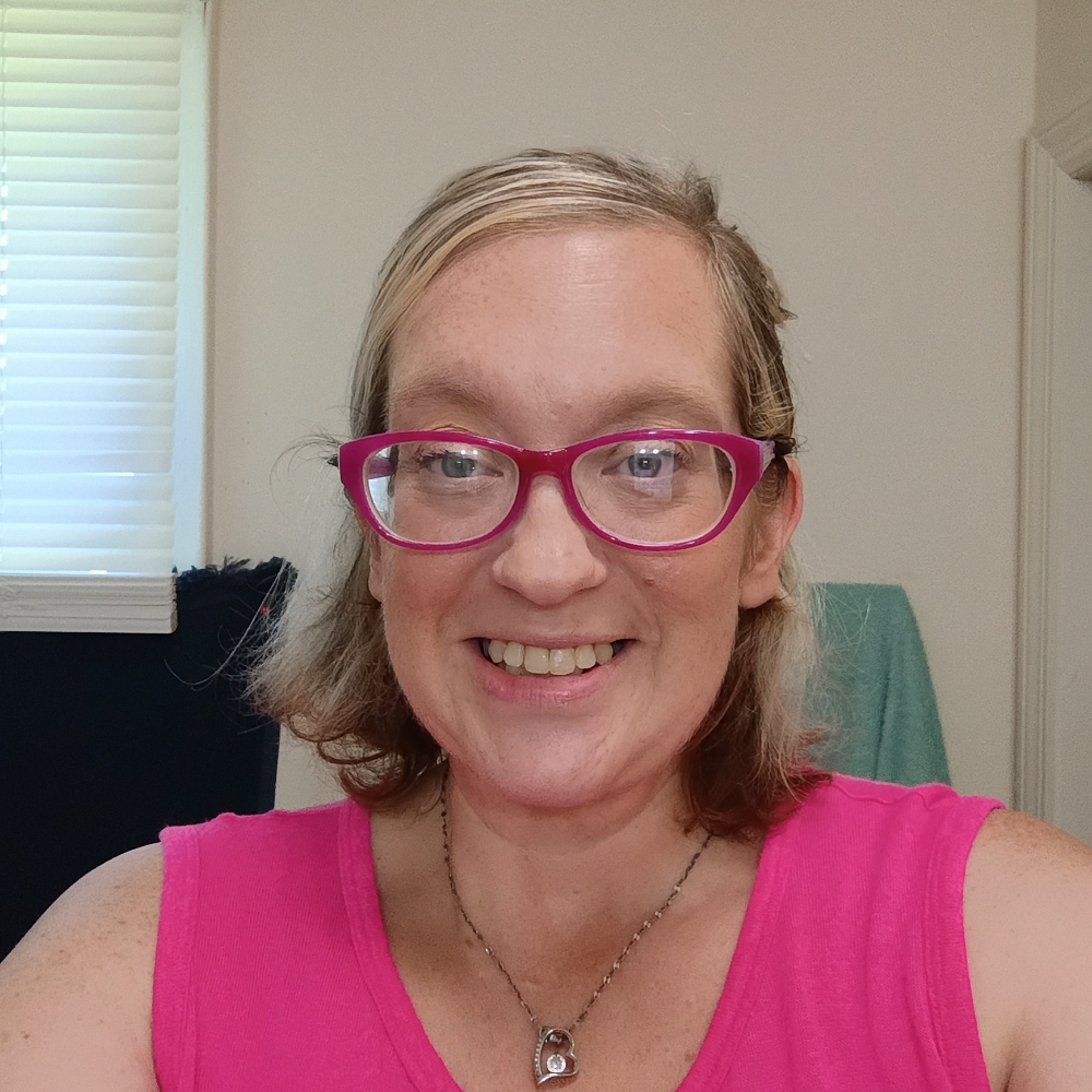 Tracey, Loqui Listener who loves music and reading, here for honest conversation online